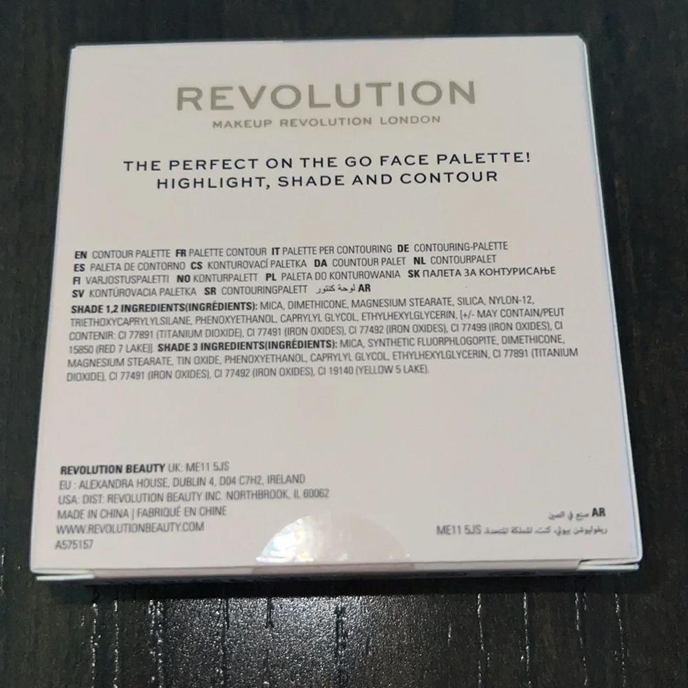 NIB Revolution Contour Powder Compact - Light